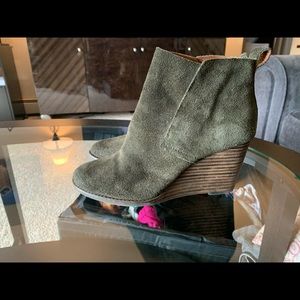Lucky 🍀 Brand boots size 8. Beautiful green color